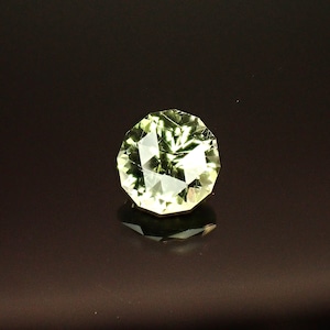 【Original Cut】若草色に煌めくローズカット 0.53ct 天然 非加熱グリーンタンザナイト