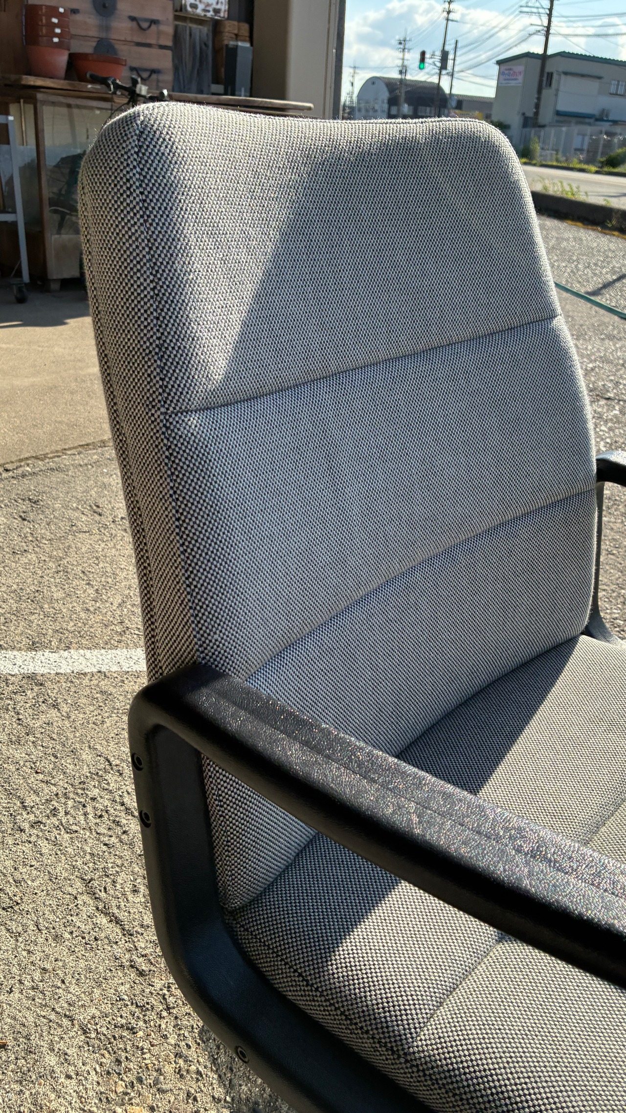 仕事も休憩も支えてくれるchitoseのワークチェア