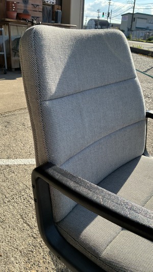 仕事も休憩も支えてくれるchitoseのワークチェア