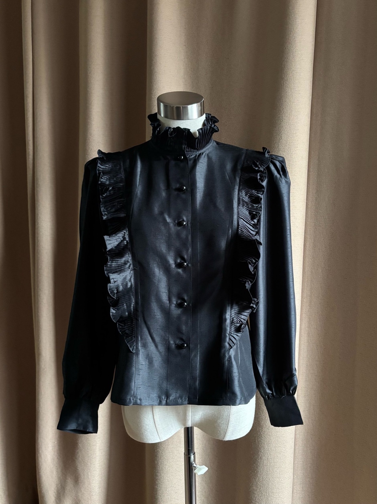 mode black frill shirt-4620-4【ブローチ付属商品】