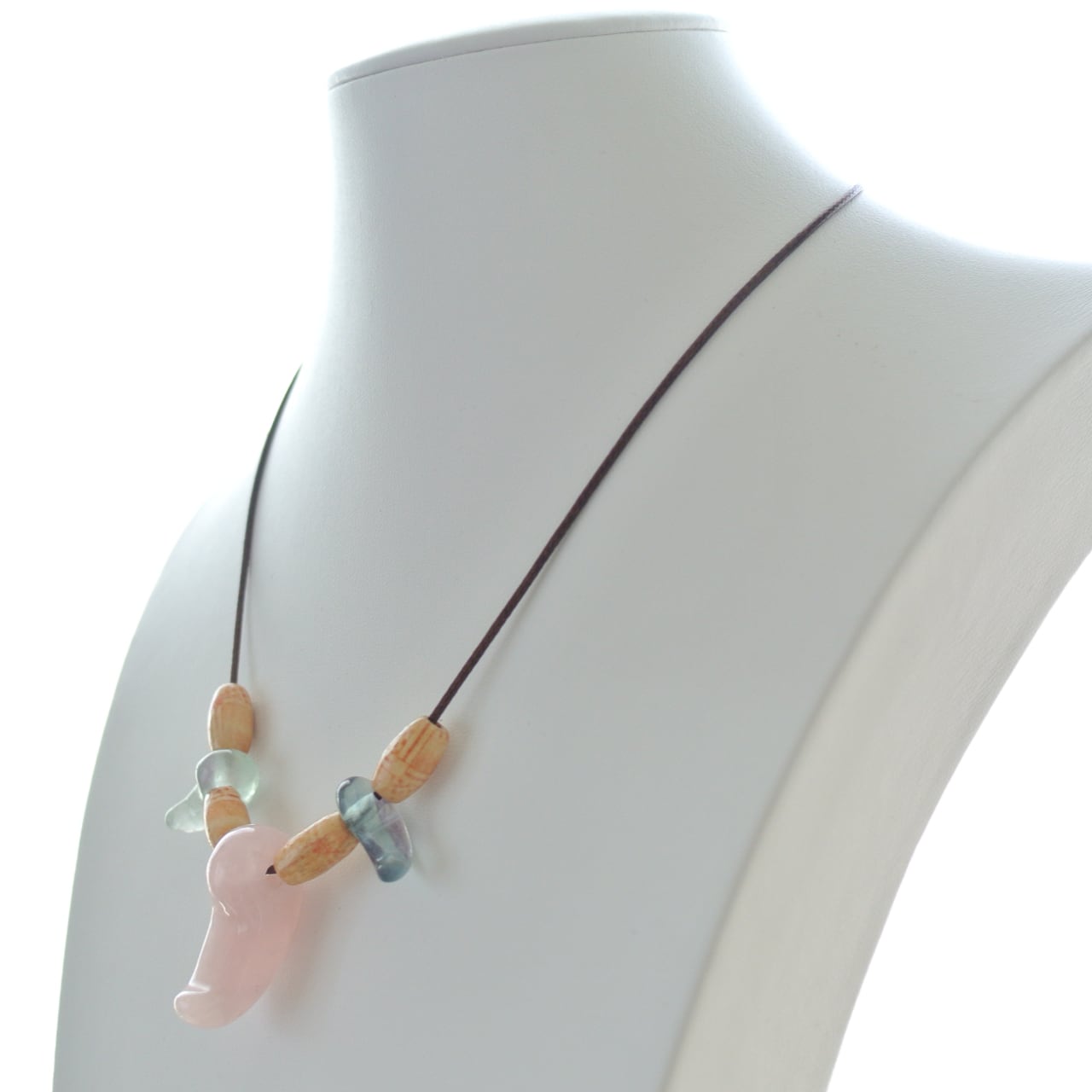 陸風堂】古代調 勾玉ネックレス ピンク | Hanenone☆room