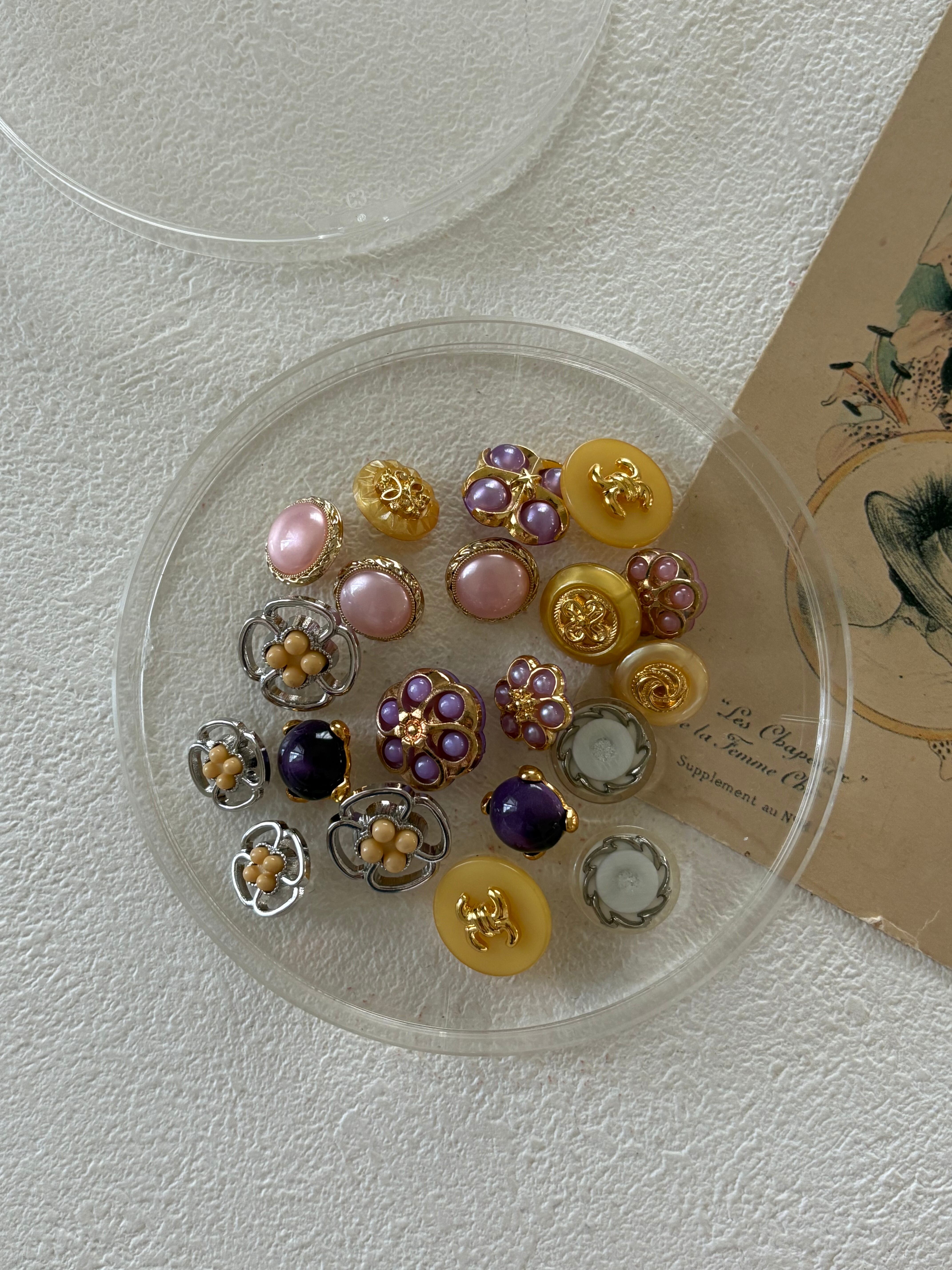 SALE 小さなVintageボタンセット ③ 20個入り アクセサリーパーツ 染めボタン レトロボタン デコレーション材