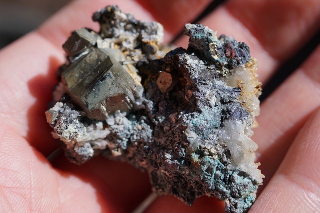 パイライト/クォーツ/スファレライト  Pyrite/Quartz/Sphalerite