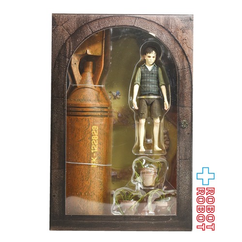 ネカ ギレルモ・デル・トロ シグネチャー コレクション デビルズ・バックボーン サンティ 7インチ アクションフィギュア 未開封