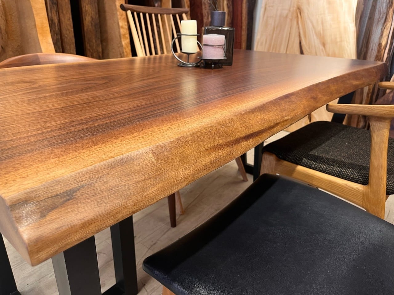 ウォールナットの一枚板テーブル OUTLET】ウォールナット_1520×830-735×55_新宿店_テーブル天板