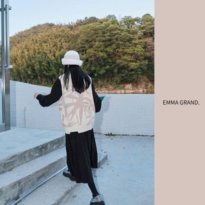 星明かりに浮かぶ黒猫のニットベスト E00594