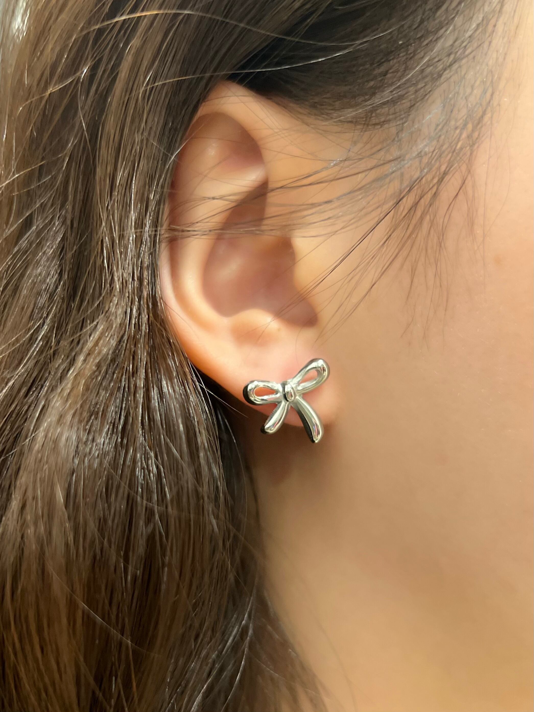 Simple ribbon pierce | Larme.