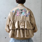 【予約】刺繍フリルジャケット“Crafting Cats Frill Jacket” (Beige)