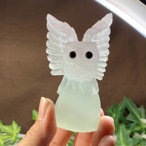 1.繊細な彫刻☆可愛いフローライトフクロウ