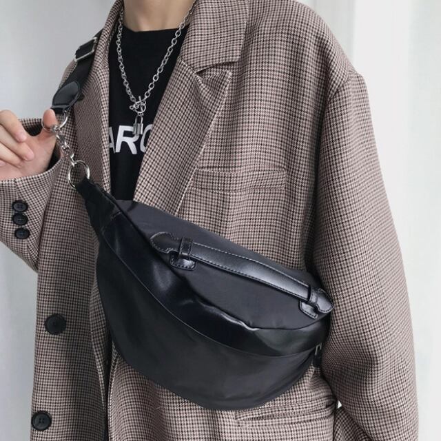 【予約販売】ショルダーバッグ シンプル メンズ ミニバッグ ブラック 黒 チェーン 斜め掛け メッセンジャー 黒 シック こなれ感 お洒落 韓国 トレンド