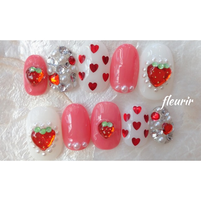 ネイルチップ いちごネイル Nailfleurir