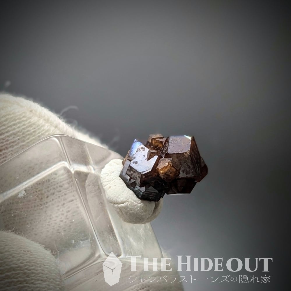 日本国産鉱物標本073 奈良県吉野郡天川村行者還岳レインボーガーネット