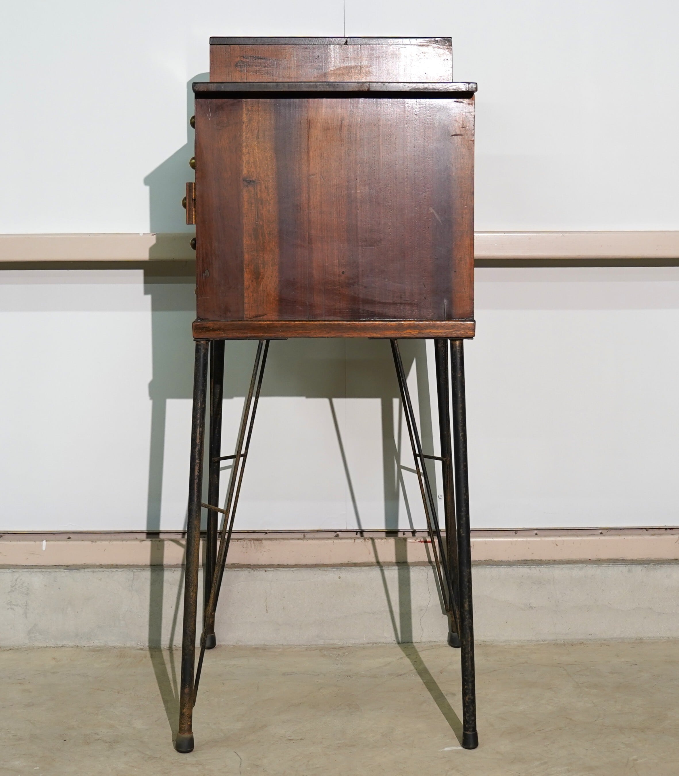 レコードラック キャビネット 収納 アイアンレッグ付き 木目調 44.9cm