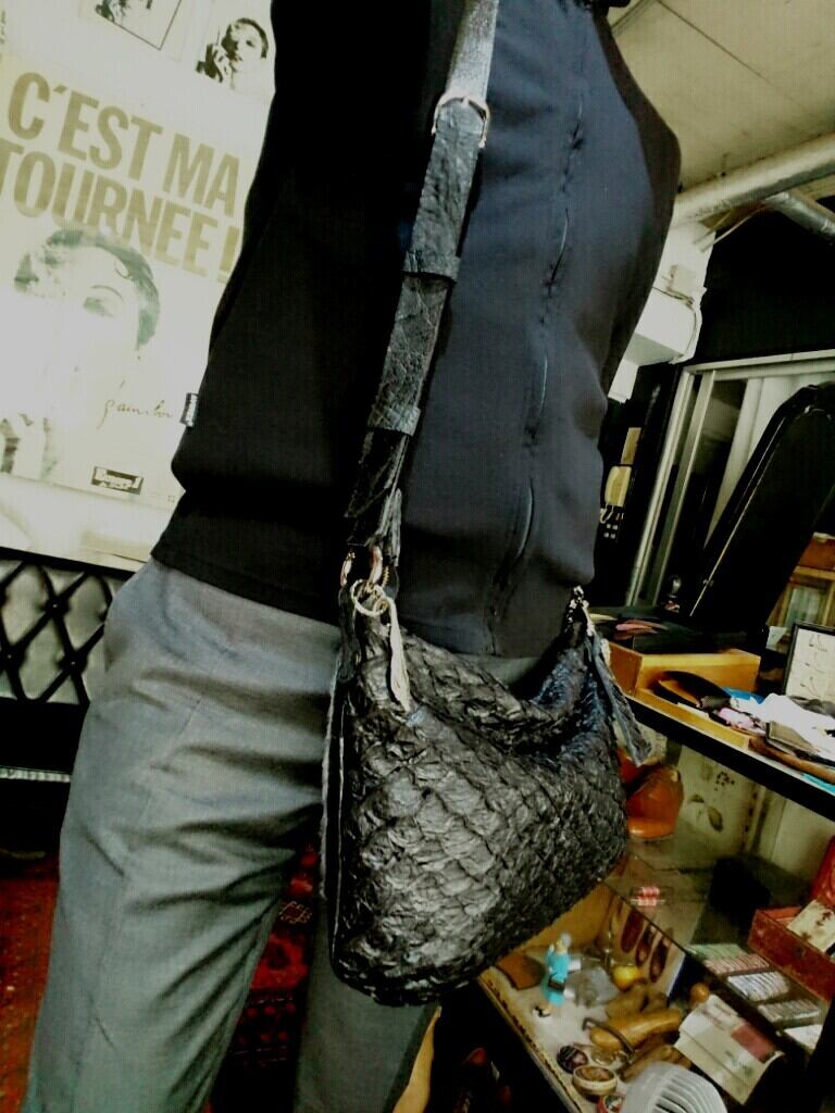ピラルクー肩掛けバッグ(参考商品A/B) | FREAK LEATHER ARTISAN