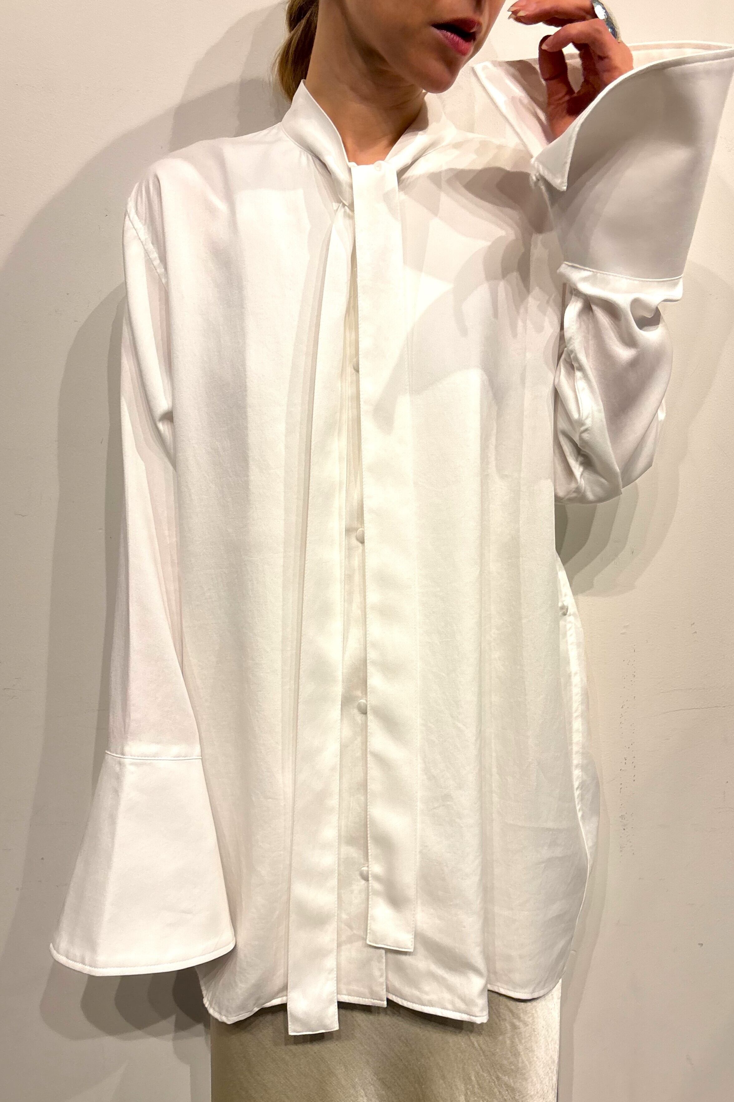 ANNIK ブラック 長袖ブラウス ブラウス | ANNIK