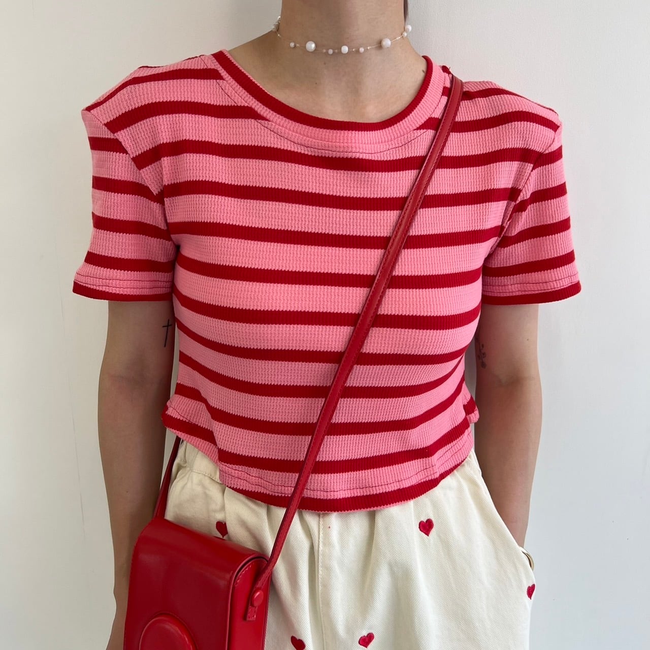 pink border shoulder pads tee_LN01315