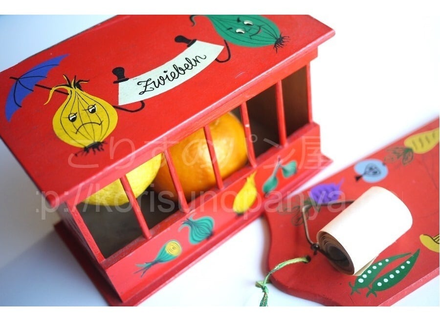 ドイツ 木製ハンドペイント タマネギストッカーとメモボード