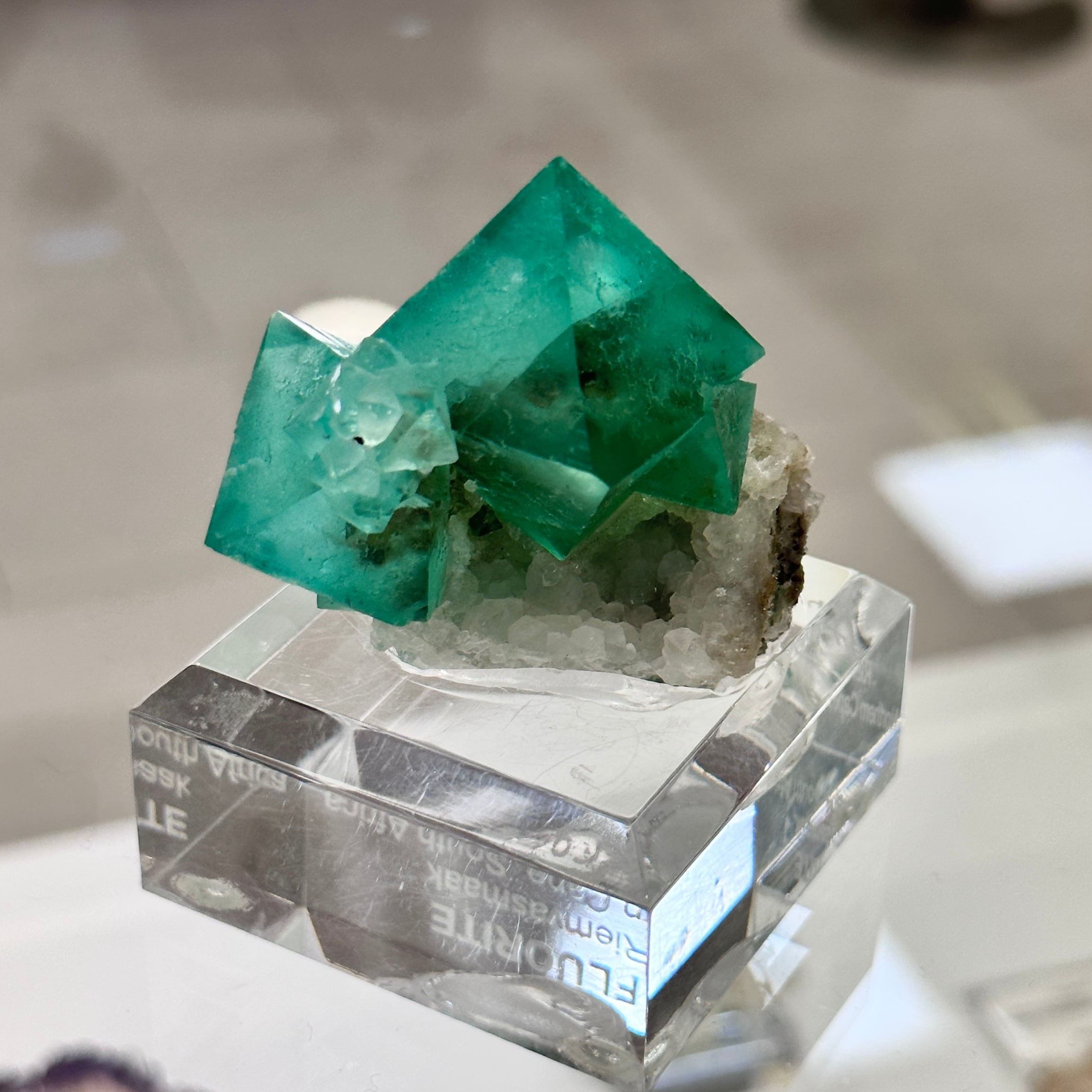 フローライト / クォーツ【Fluorite on Quartz】南アフリカ産