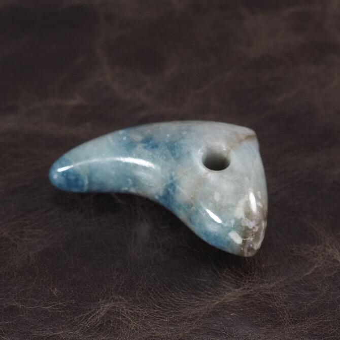 糸魚川翡翠 コン沢 青翡翠 いるか勾玉 19.4g Itoigawa Blue Jadeite