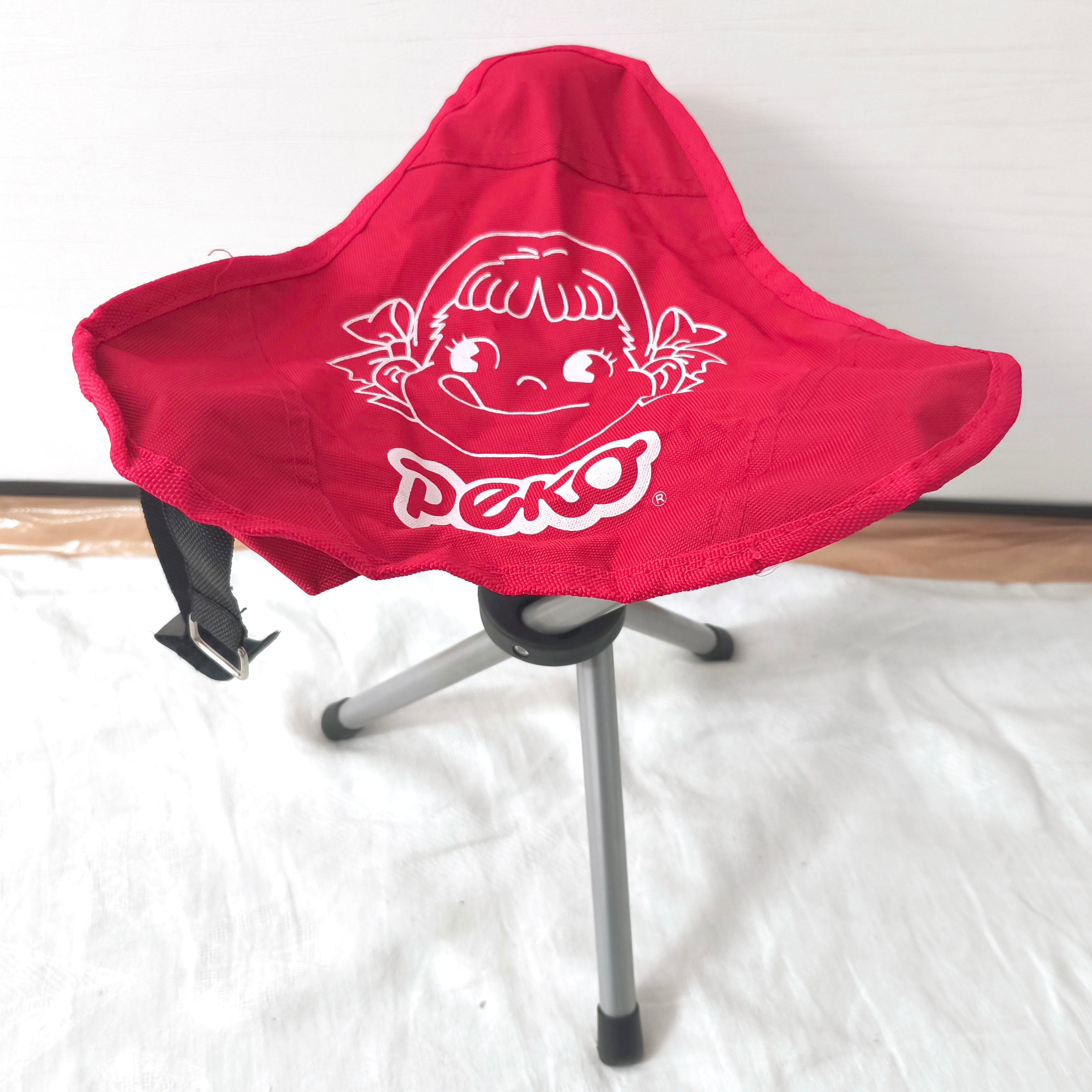 【非売品】不二家 ペコちゃん 折りたたみ椅子 専用☆不二家 ペコちゃんセブンイレブン限定の折りたたみ式の座椅子