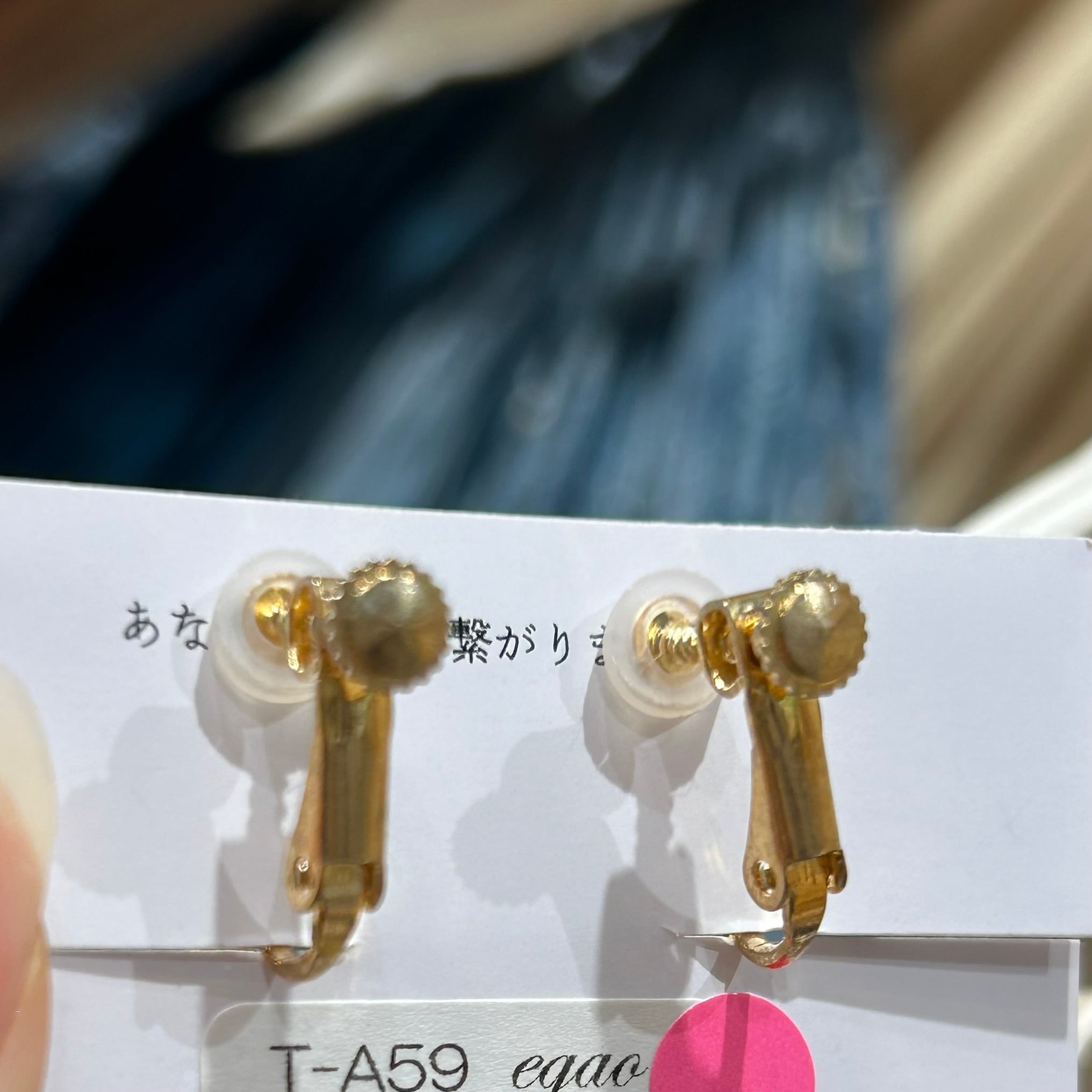 egao ビーチ貝殻イヤリングwithハイビスカスモチーフ (T-A59-35