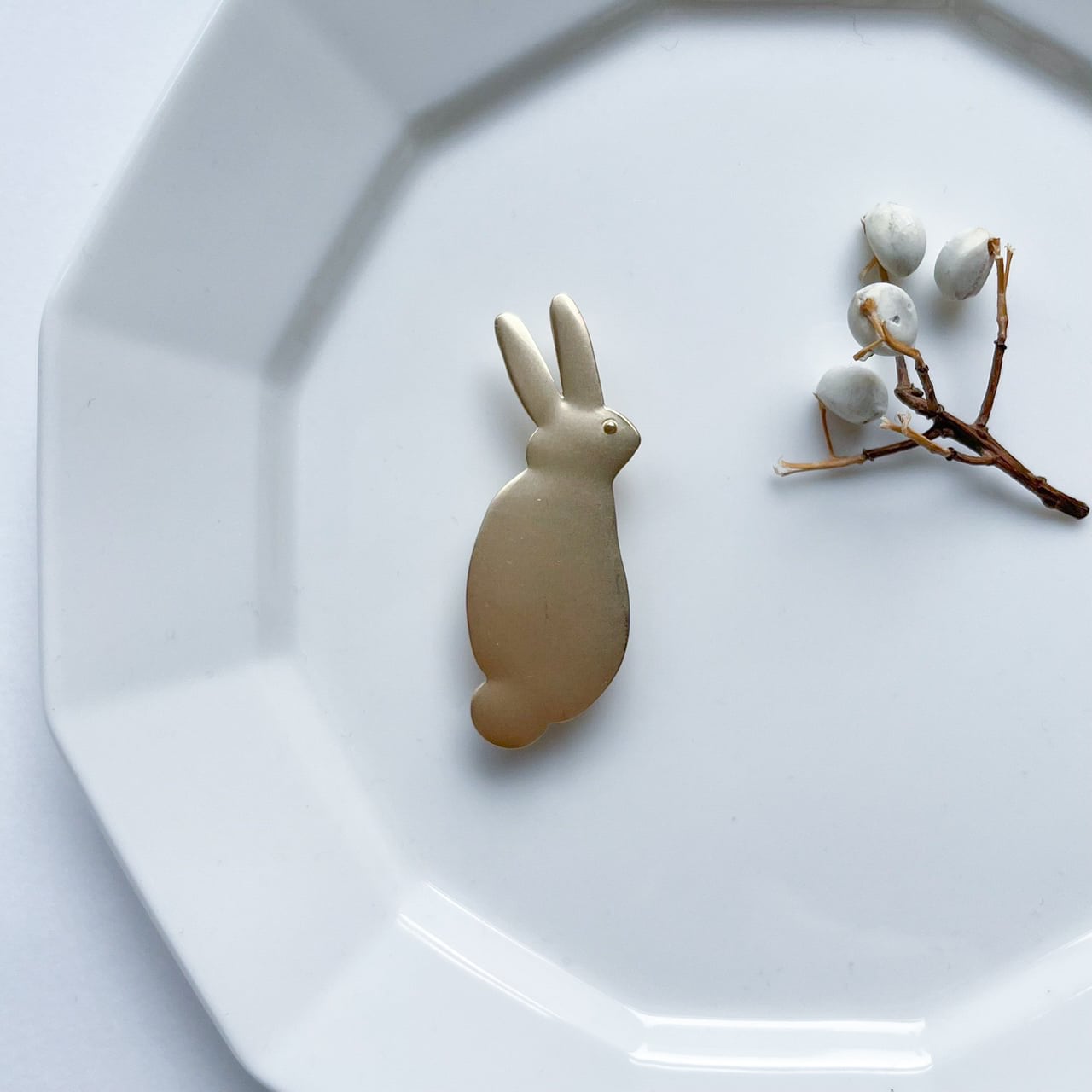 BROOCH
