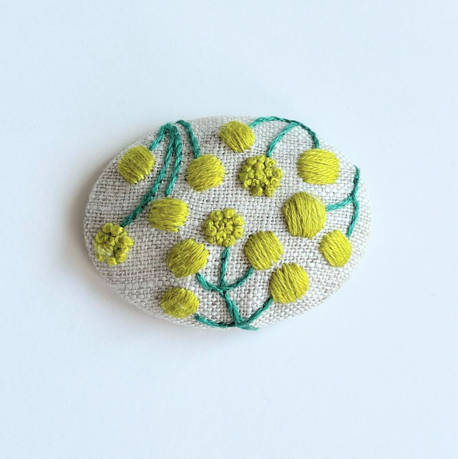 [専用　こり様]ブローチ 刺繍 フェルト ストラップ ミモザ 刺繍ブローチ ミモザの通販 by 手刺繍のshop｜ラクマ