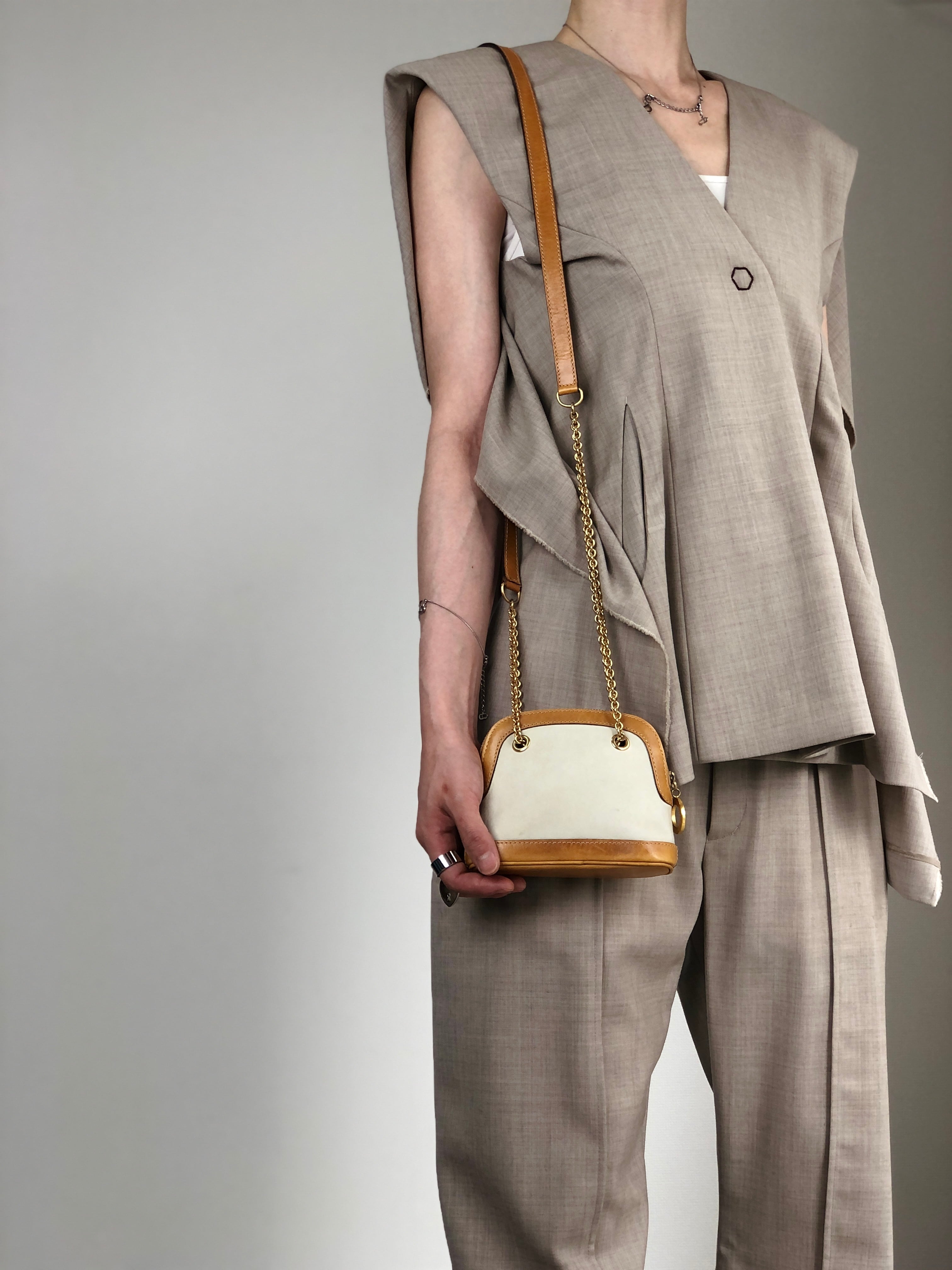 CELINE セリーヌ　レザー がま口 ハンドバッグ　ブギー　シャンパンゴールド CELINE セリーヌ ショルダーバッグ ベージュ サークルロゴチャーム