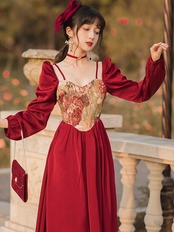 【0111】Heart Neck Red Vintage Long Sleeve Dress