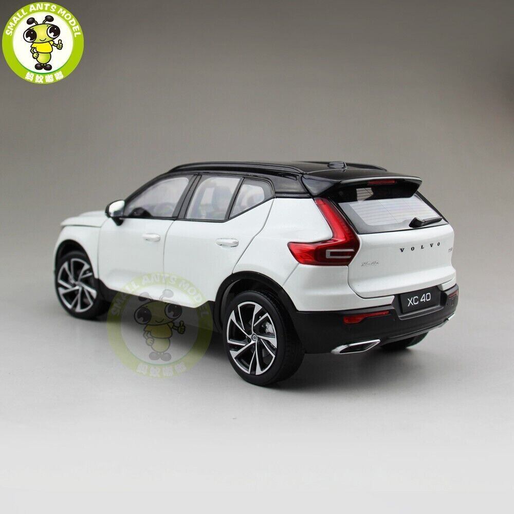 ミニカー 1/18 ボルボ VOLVO XC40 2022 ホワイト