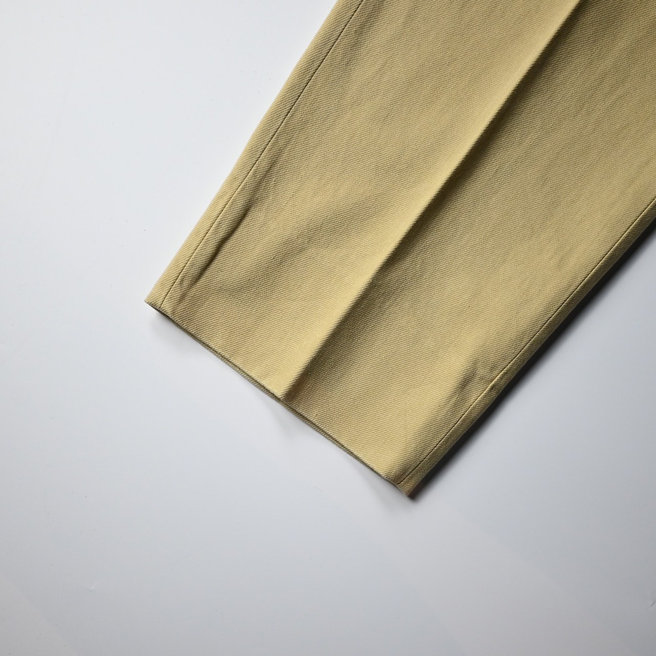 INTERIM / HEAVY PIMA TWILL 1-TUCK FRENCH ARMY WIDE TAPERED TROUSER