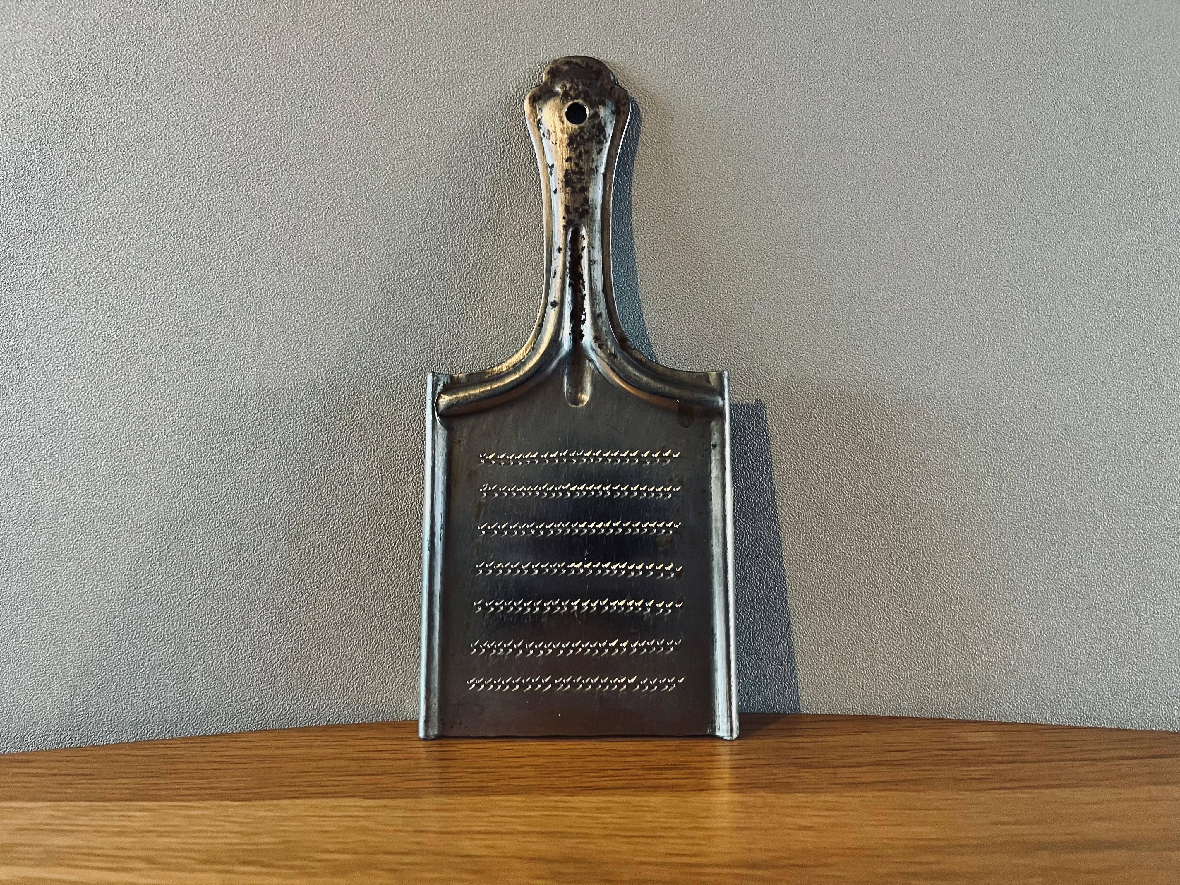 パリの雑貨 ビンテージ 大きな手編みのトレー ブロカント 吊り下げ可能