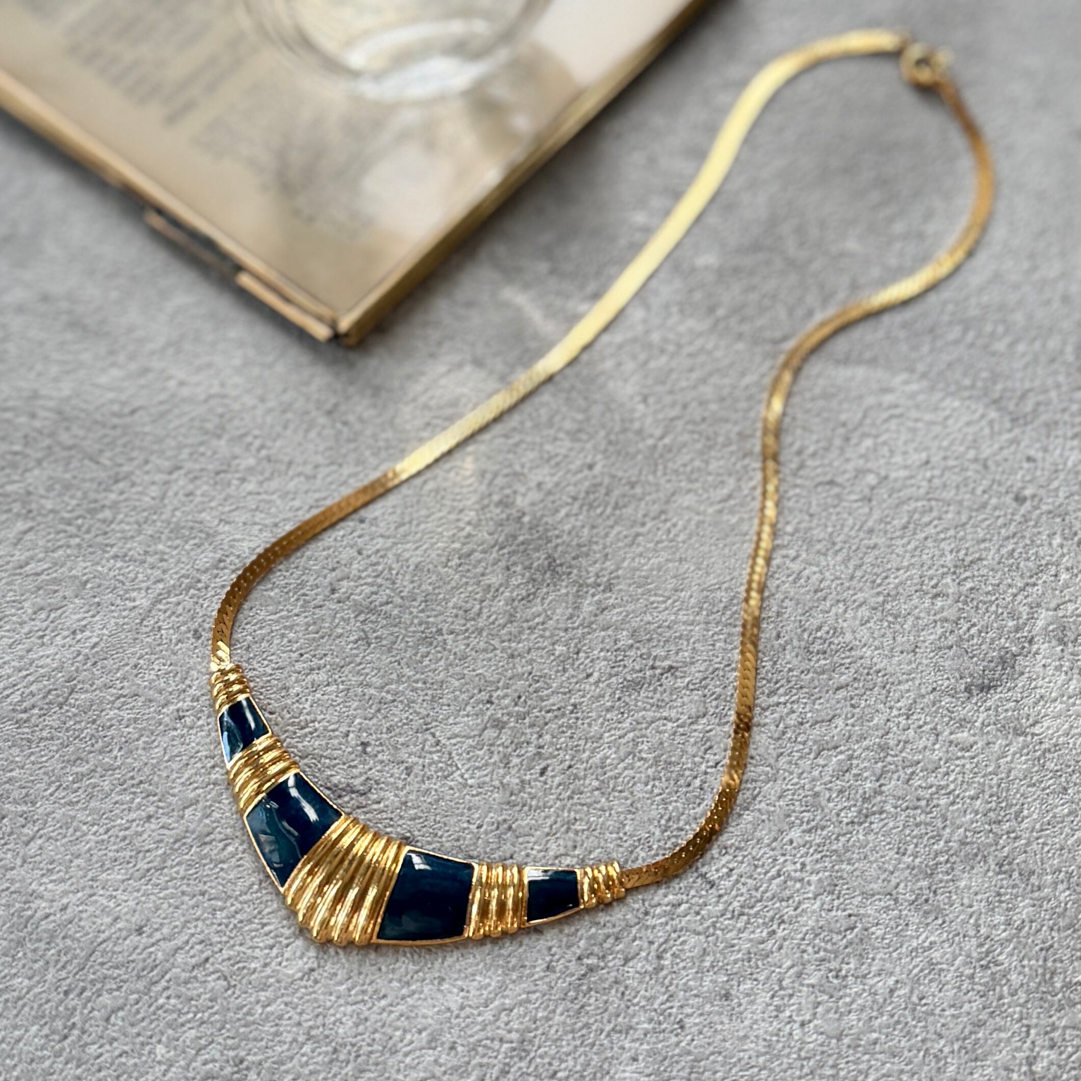 N187-ヴィンテージネックレス U.S.A. 1980s Gold Tone Necklace with