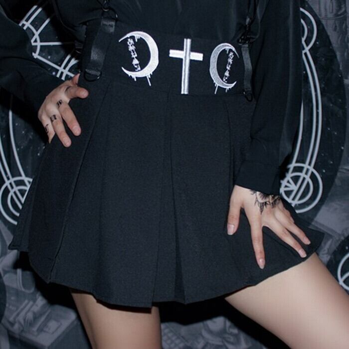 サブカル 服 地雷系 通販 ゴシック プリーツ スカート ショート丈 闇十字架 刺繍 黒コーデ 闇かわいい