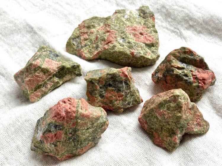 佐渡赤玉石　レッドジャスパー　ドゥルージークォーツ 佐渡赤玉石 レッドジャスパー ドゥルージークォーツ 佐渡赤玉石 大麻紐