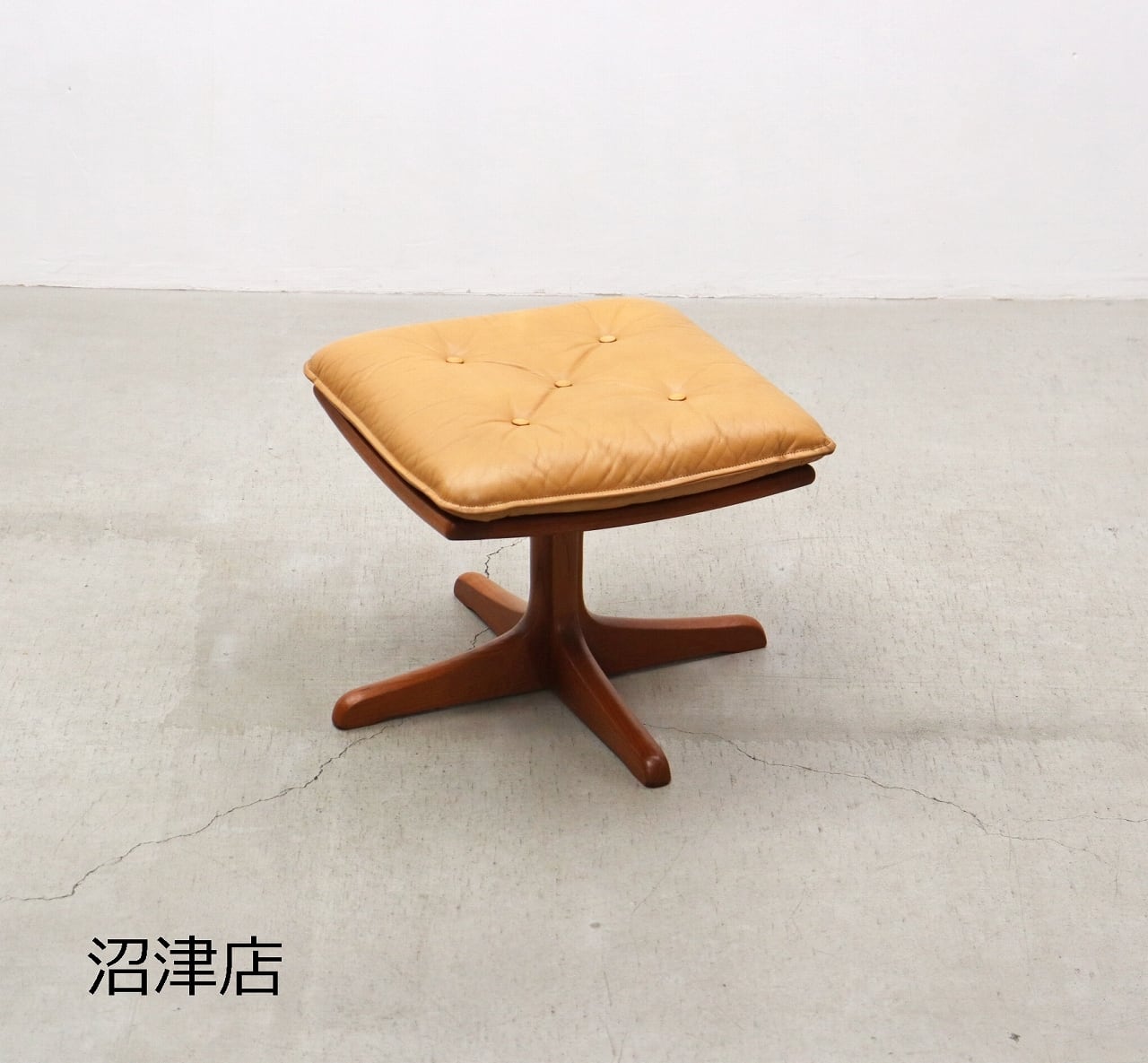 【沼津店】北欧 ノルウェー ヴィンテージ Lied Mobler リードモブラー 本革 オットマン スツール チーク材 レザー PIK13123