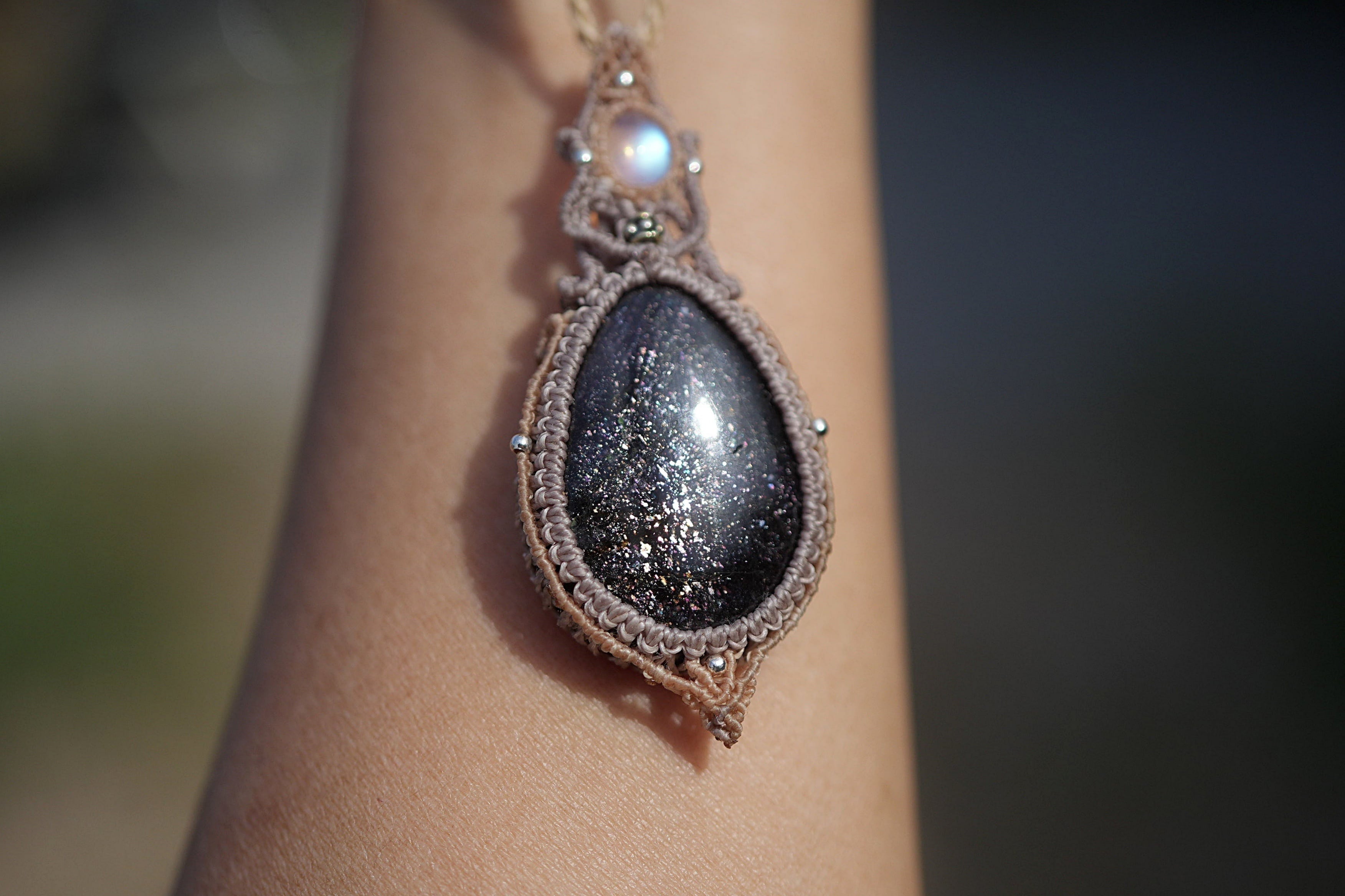月と宇宙☆moonstone iolite sunstone マクラメネックレス1939 | Funky