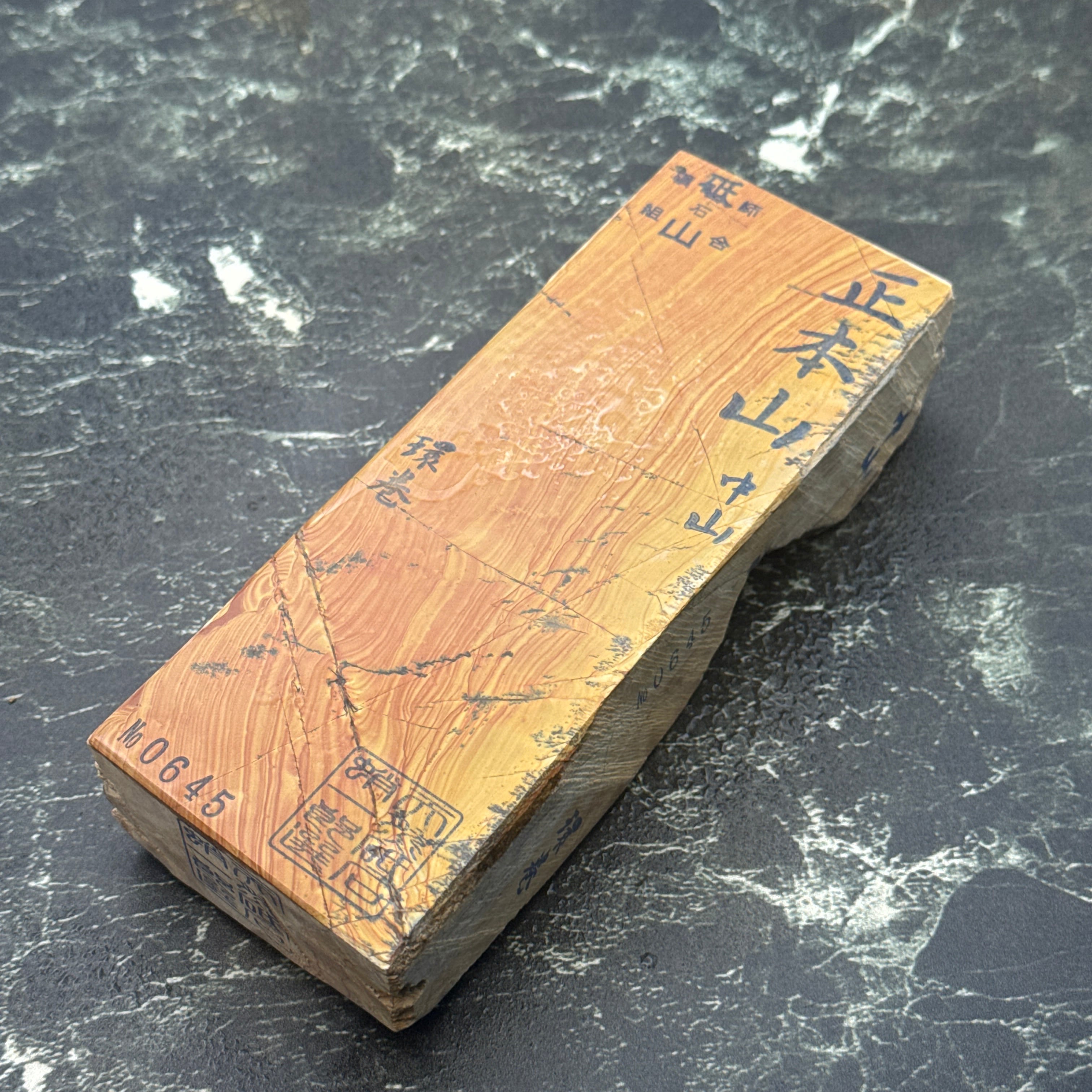 天然砥石 西奥殿山天砥 内曇天井巣板 三十切極上 1,800g 天然砥石 西奥殿山天砥 内曇天井巣板 三十切極上 1800g No.168 | 京都