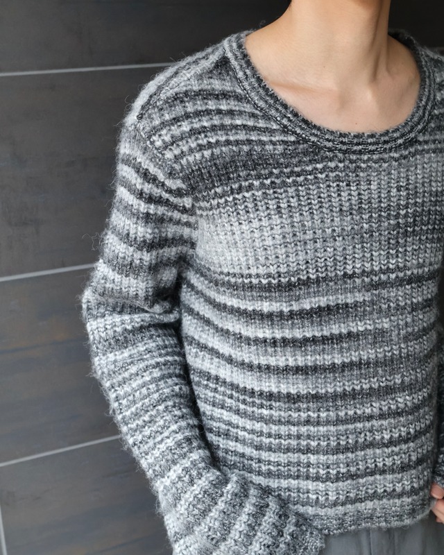short length stripe knit