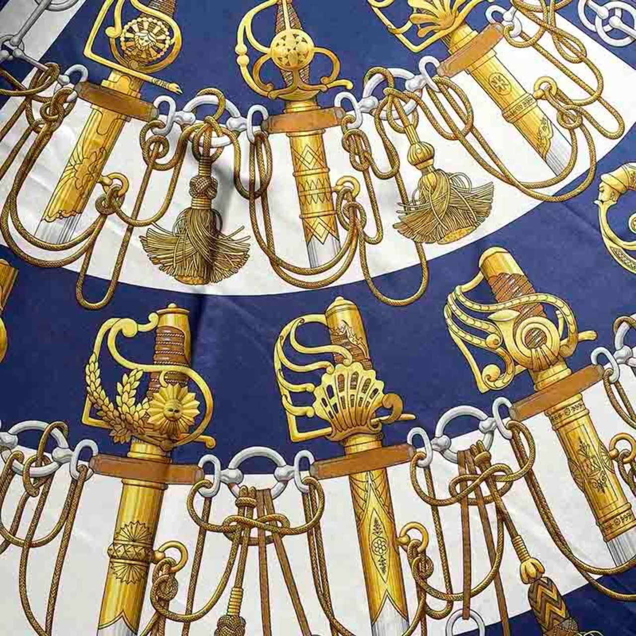 エルメススカーフ　Hermes　カレ90　Cliquetis シルクスカーフ　ネイビーブルー 12acdp1