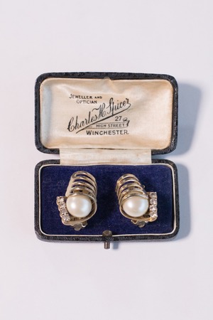 【Run Rabbit Run Vintage】Modern line with pearl earring