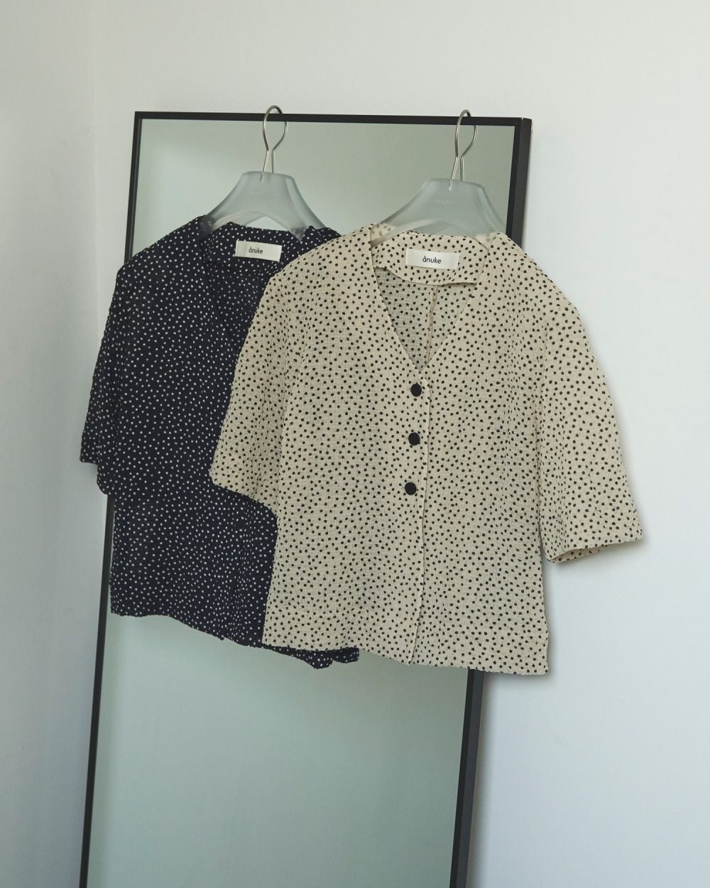 ànuke】Vneck Dot Blouse | LASHIC
