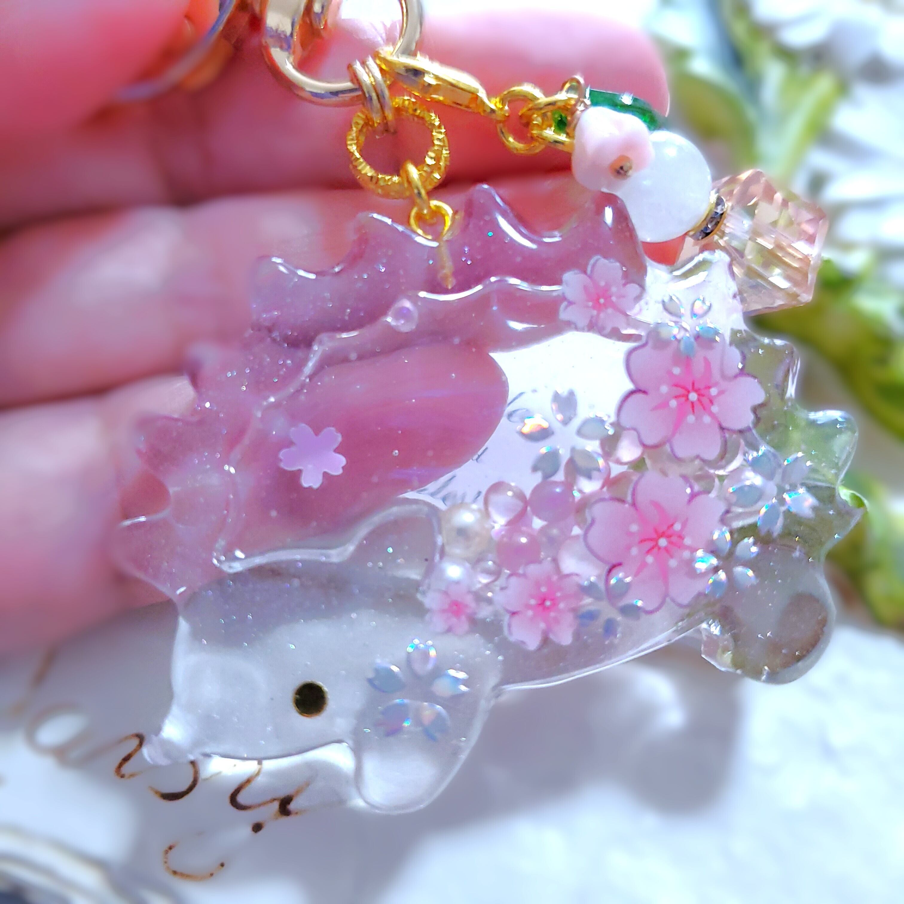 琉球ガラス　白桃ピンク　ジャンピング猫　ハイビスカス　レジン　バッグチャーム シャカシャカハリネズミ ✦ ピンク桜 ✦ バッグチャーム