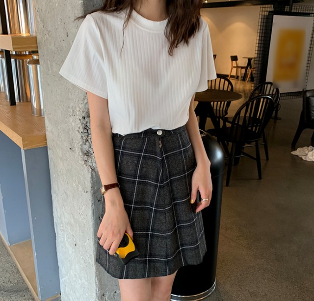 トップス Tシャツ ショート丈 袖あり 半袖 ラウンドネック 襟なし ストレート きれいめ シンプル カジュアル 大人 おしゃれ お洒落 大人女子 無地 春 夏 秋 10代 20代 レディース 女性用 女の子 通勤 お出かけ 旅行 テーマパーク 水族館 映画館 カフェ カラオケ ドライブ ショッピング 普段使い ファッション コーデ 楽ちん 定番 ワンサイズ 色展開 白 ホワイト 黒 ブラック 青 ブルー 緑 グリーン ピンク キャメル