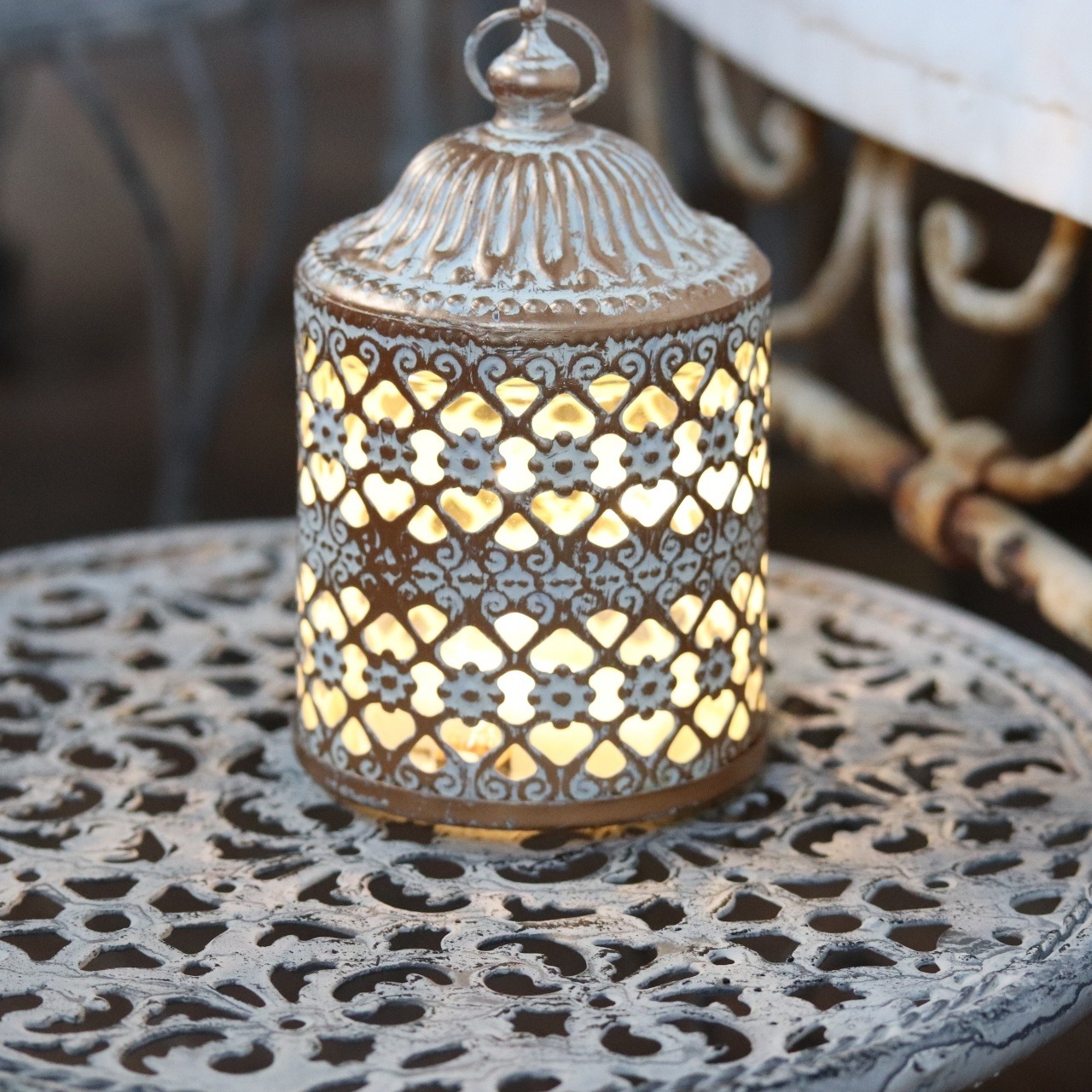 パウダーレースLEDランタン｜シャビーシック　リビング・寝室・置きやすい電池式ライト
