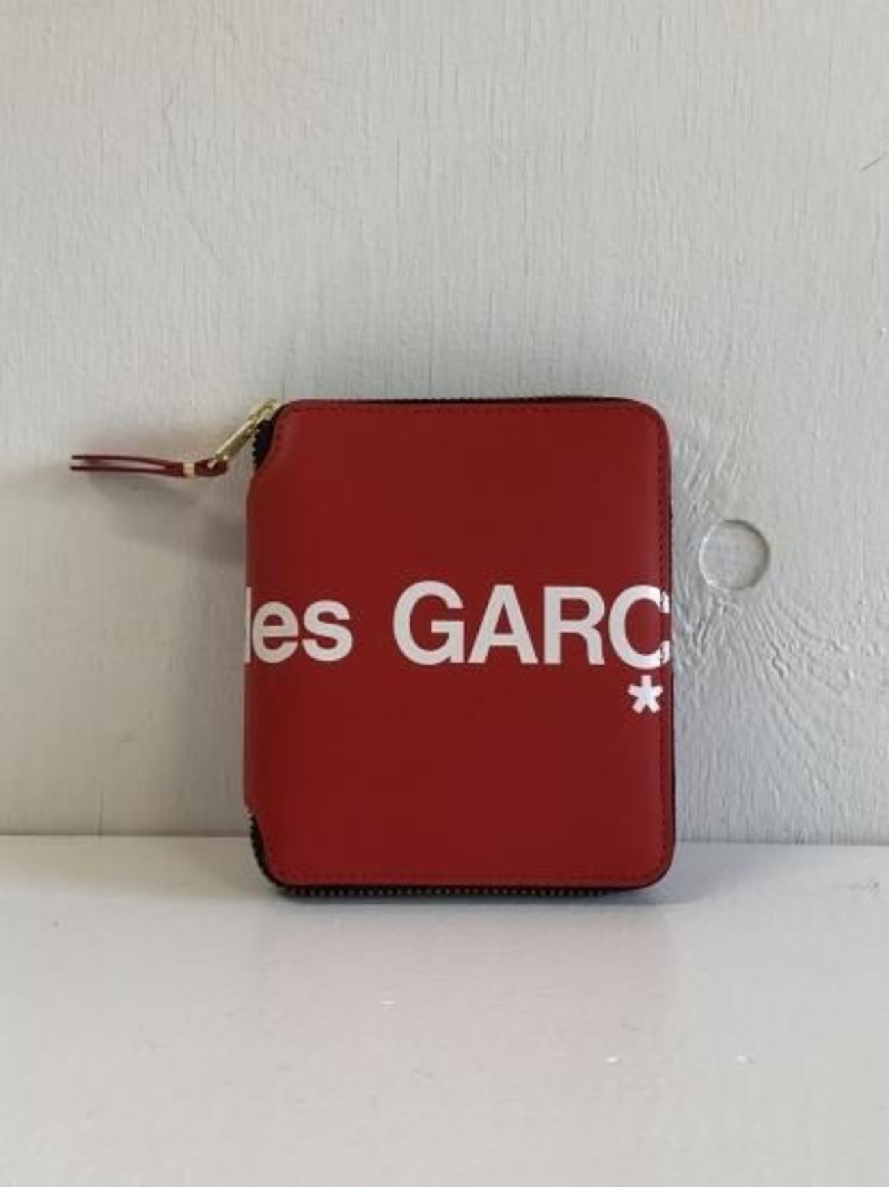 【COMME des GARCONS WALLET】HUGE LOGO ZIP WALLET