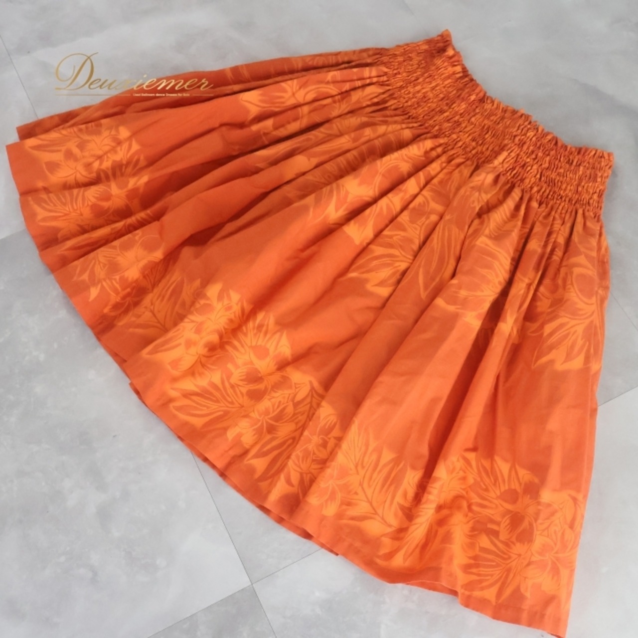 フラダンス 衣装 パウスカート オレンジ系 アロハスタンダード 日本製 プルメリア柄 モンステラ柄 ALOHA STANDARDS ハワイアンプリント アロハ フラ ダンス レッスン 練習 橙 シングル スカート 華やか 鮮やか かわいい おしゃれ フラダンススカート ハワイアンファッション ダンス衣装 おしゃれスカート レッスン用スカート レディースファッション かわいいデザイン