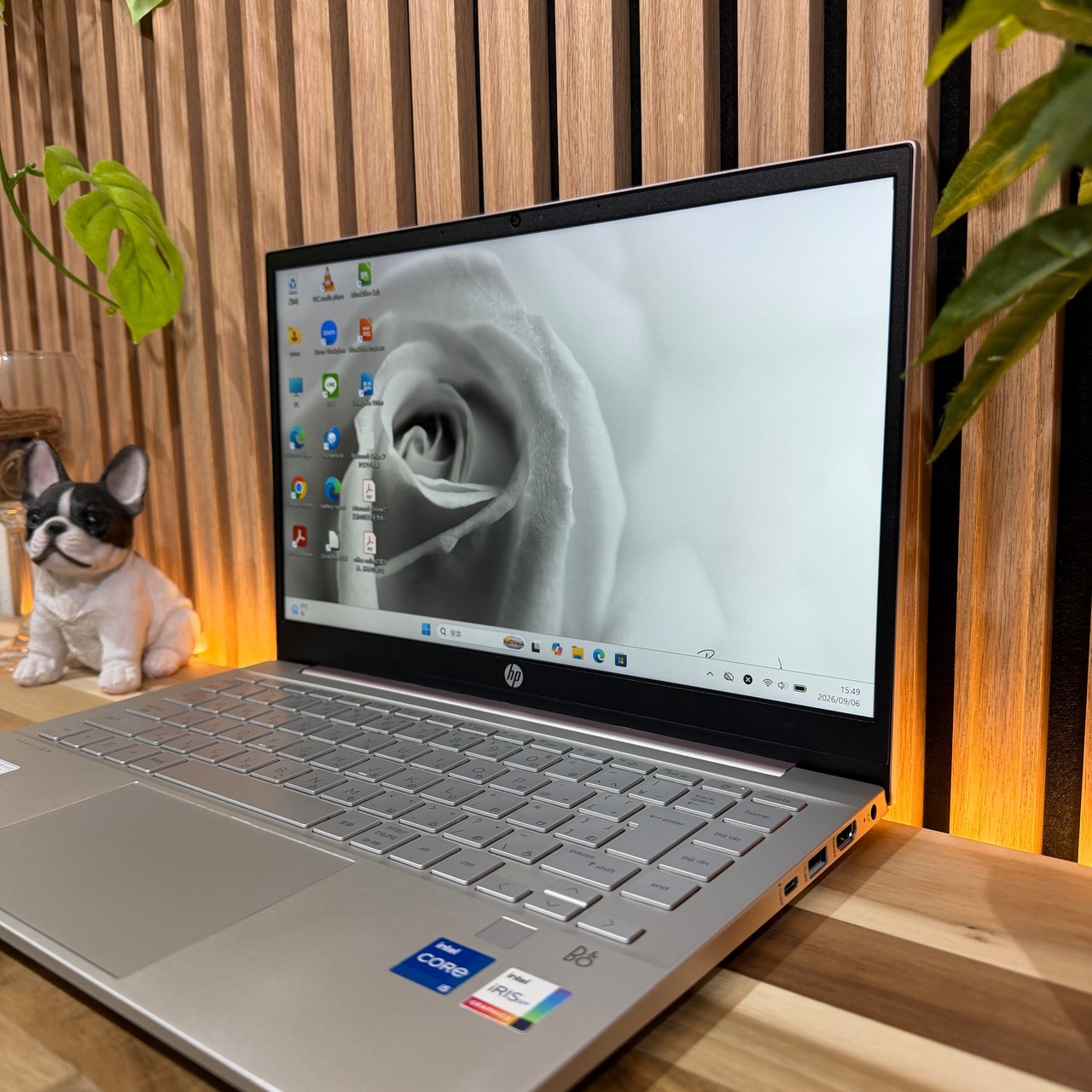 ☘️極美品 ピンク‼️HP pavilion 14☘️タッチパネル式☘️メモリ16GB☘️SSD512GB☘️第12世代☘ノートパソコン