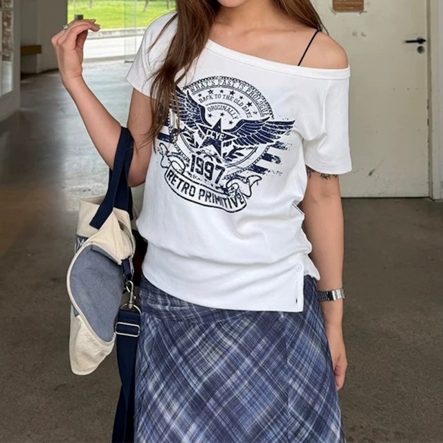 ワンショルダーレトロエンブレムグラフィックTシャツ 2col R02446