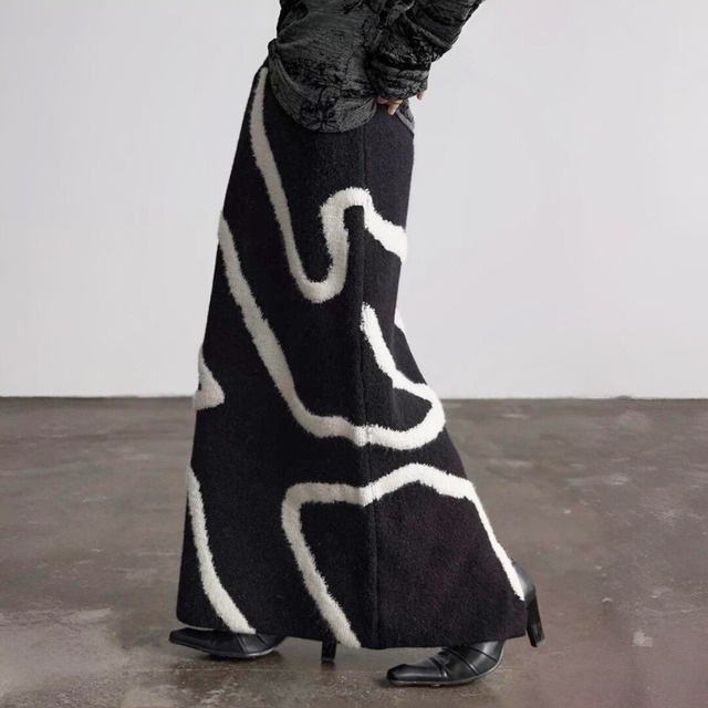 Abstract line textured maxi skirt C1302